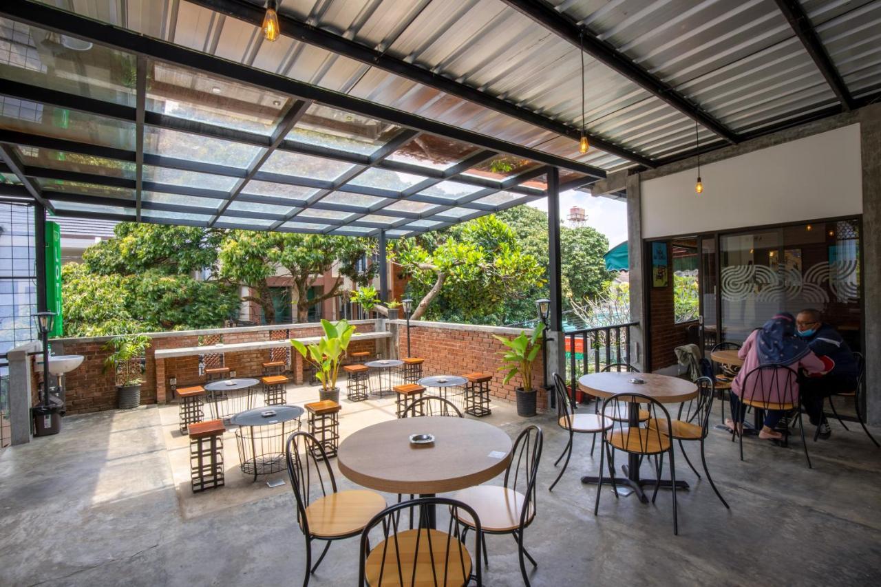 Sekararum Butik Syariah Guesthouse Bandung Buitenkant foto